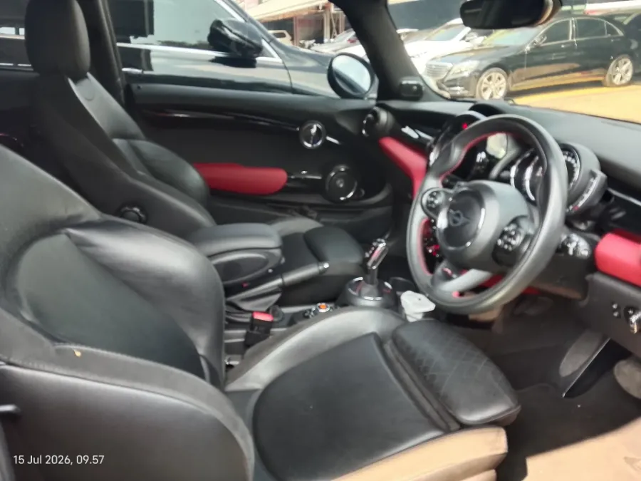 Foto Mobil Bekas Kabin Depan MINI Cooper 2.0 S tahun 2019