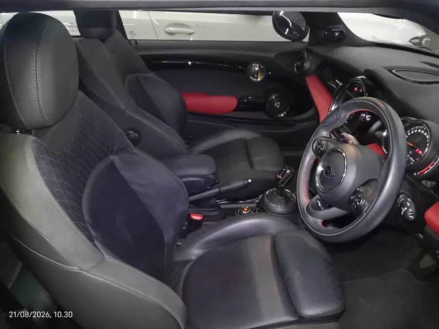 Foto Mobil Bekas Kabin Depan MINI Cooper 2.0 S tahun 2019