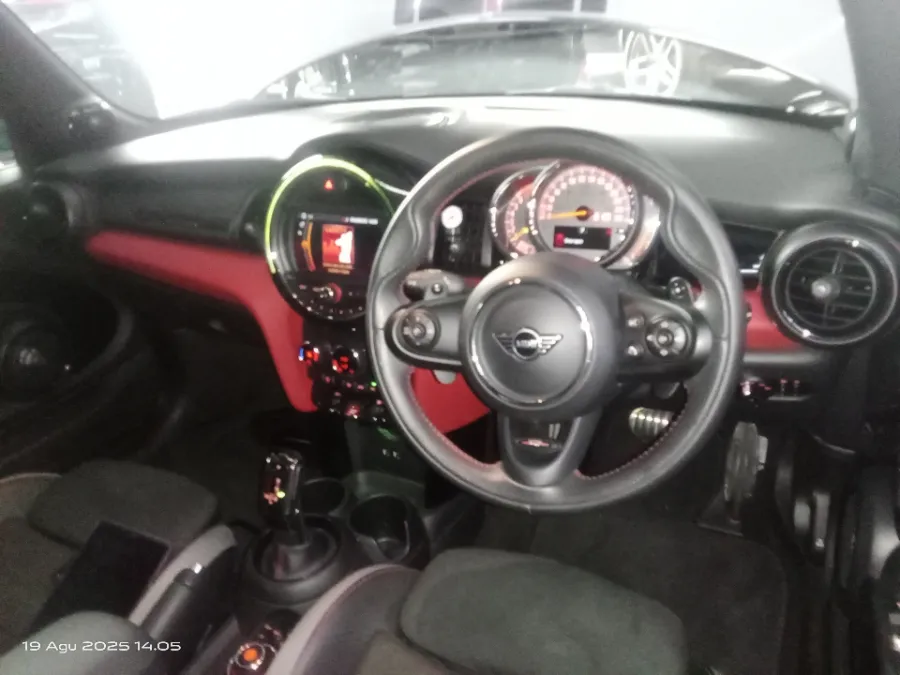 Foto Mobil Bekas Dashboard MINI Cooper 2.0 S tahun 2020