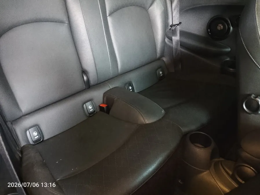 Foto Mobil Bekas Kabin Belakang MINI Cooper 2.0 S tahun 2020