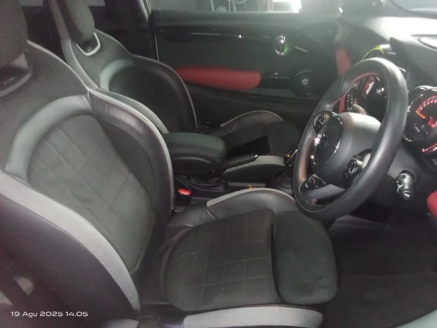 Foto Mobil Bekas Kabin Depan MINI Cooper 2.0 S tahun 2020