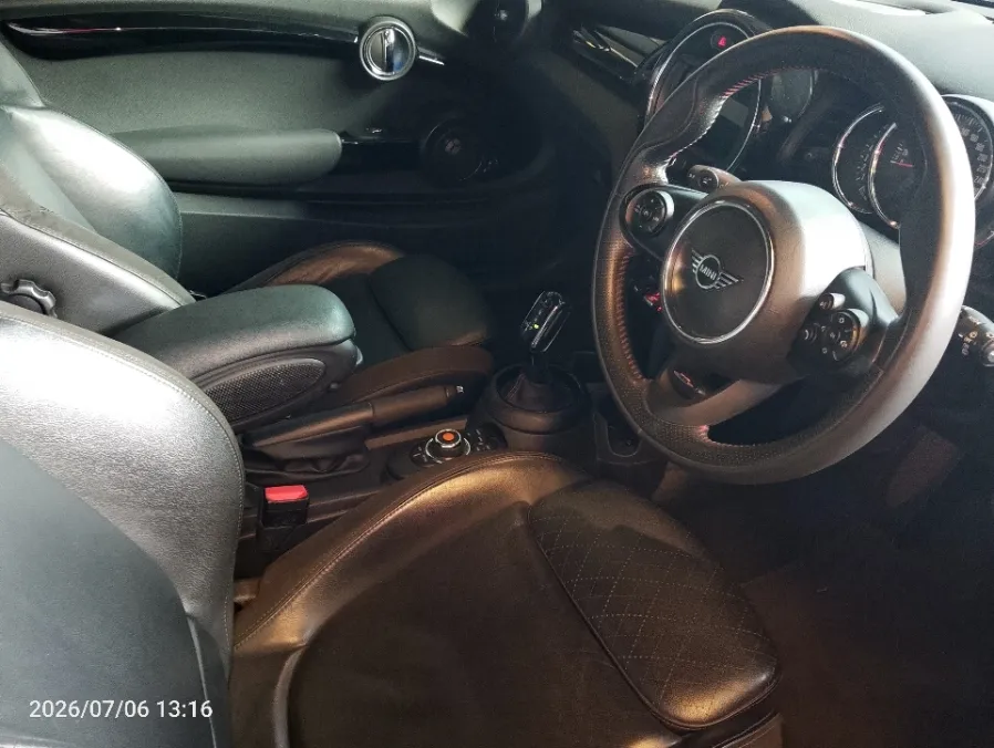 Foto Mobil Bekas Kabin Depan MINI Cooper 2.0 S tahun 2020