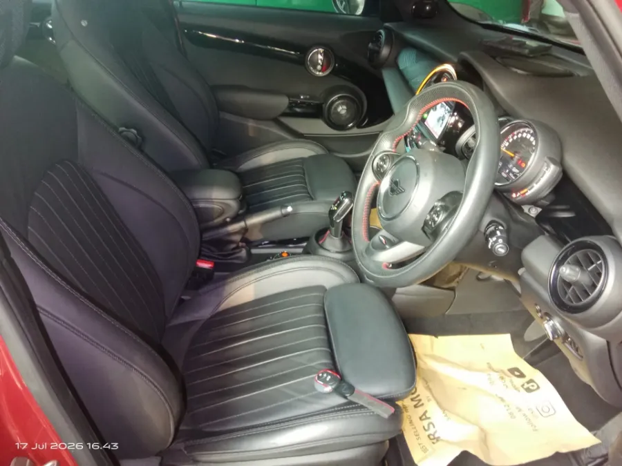 Foto Mobil Bekas Kabin Depan MINI Cooper 2.0 S tahun 2020
