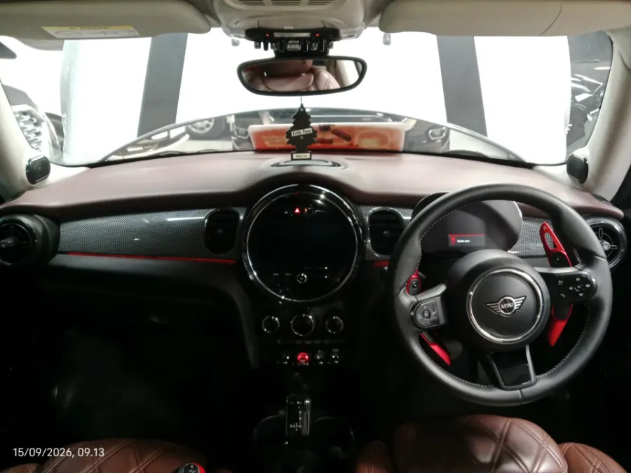 Foto Mobil Bekas Dashboard MINI Cooper 2.0 S tahun 2021