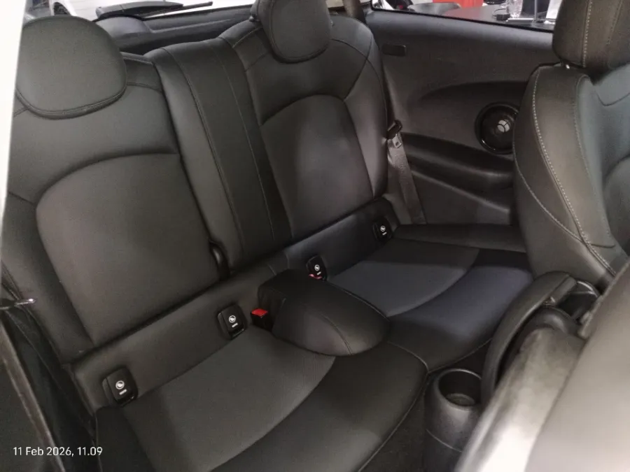 Foto Mobil Bekas Kabin Belakang MINI Cooper 2.0 S tahun 2022