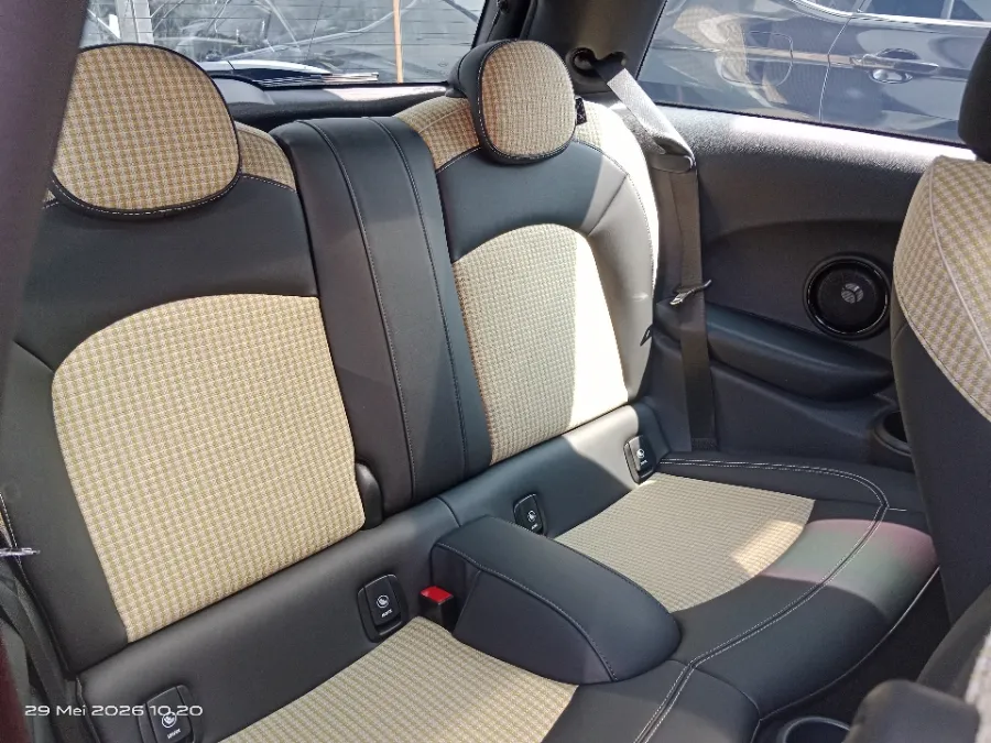 Foto Mobil Bekas Kabin Belakang MINI Cooper 2.0 S tahun 2022