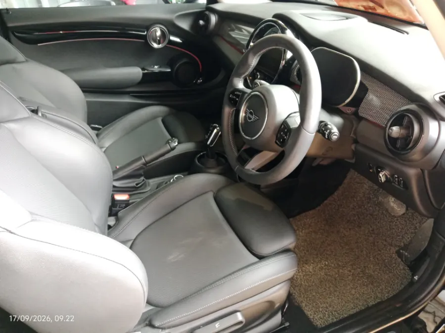 Foto Mobil Bekas Kabin Depan MINI Cooper 2.0 S tahun 2022
