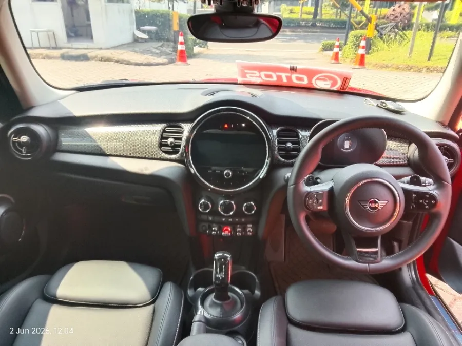 Foto Mobil Bekas Dashboard MINI Cooper 2.0 S tahun 2023