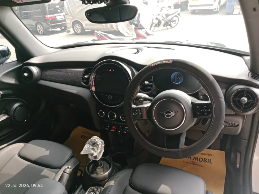 Foto Mobil Bekas Dashboard MINI Cooper 2.0 S tahun 2023
