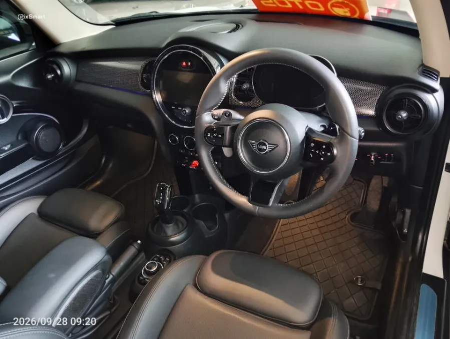 Foto Mobil Bekas Dashboard MINI Cooper 2.0 S tahun 2023