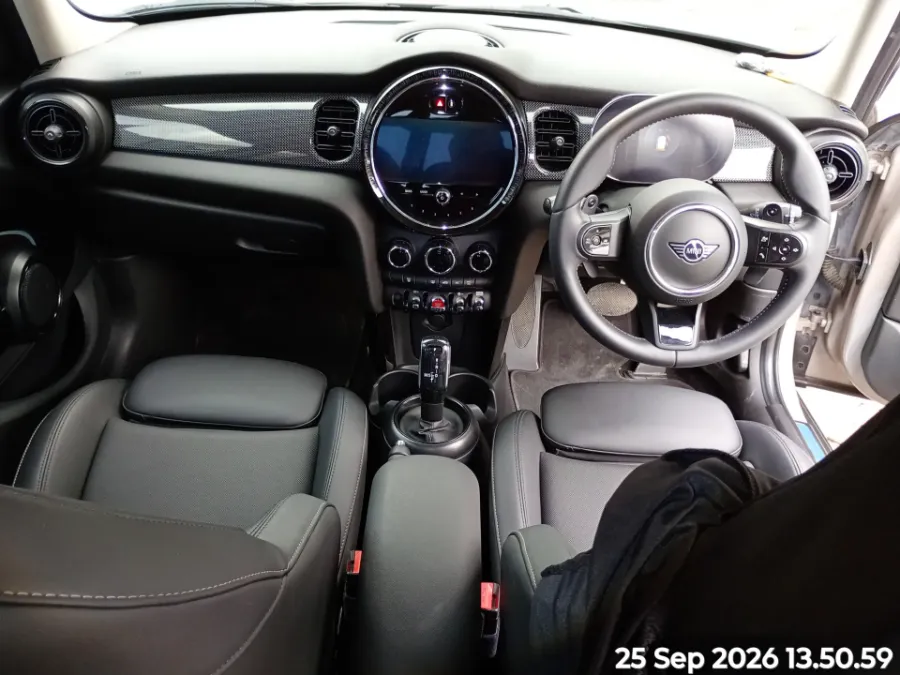 Foto Mobil Bekas Dashboard MINI Cooper 2.0 S tahun 2023