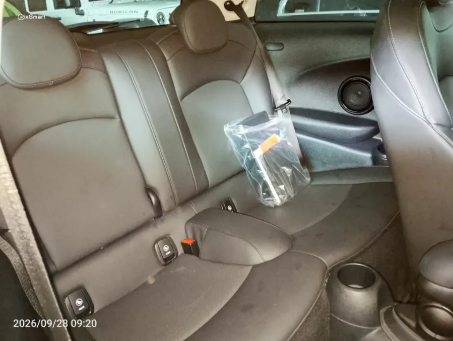 Foto Mobil Bekas Kabin Belakang MINI Cooper 2.0 S tahun 2023