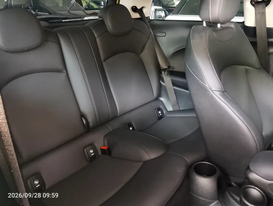 Foto Mobil Bekas Kabin Belakang MINI Cooper 2.0 S tahun 2023