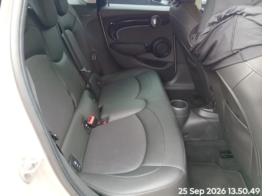 Foto Mobil Bekas Kabin Belakang MINI Cooper 2.0 S tahun 2023