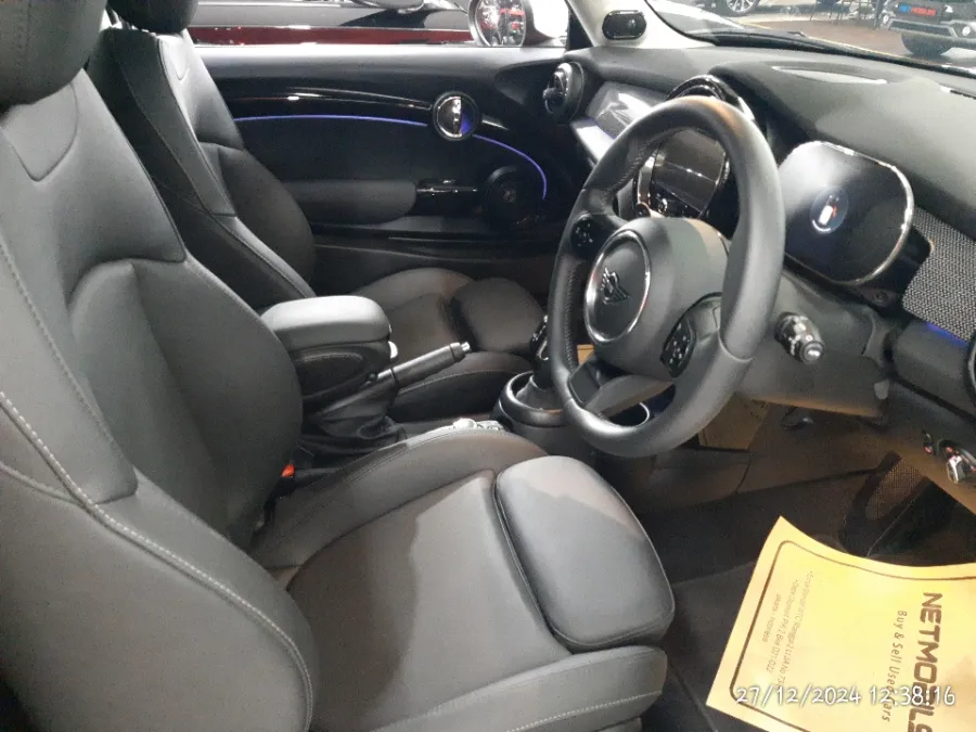 Foto Mobil Bekas Kabin Depan MINI Cooper 2.0 S tahun 2023