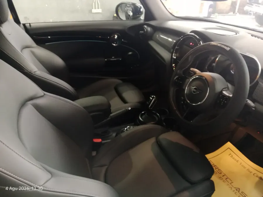 Foto Mobil Bekas Kabin Depan MINI Cooper 2.0 S tahun 2023