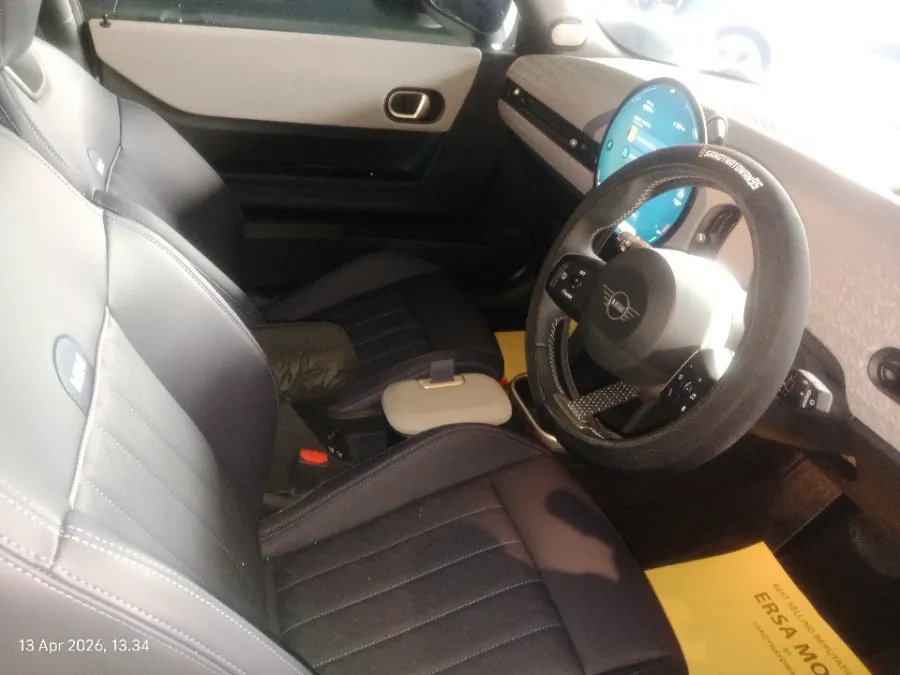 Foto Mobil Bekas Kabin Depan MINI Cooper 2.0 S tahun 2024