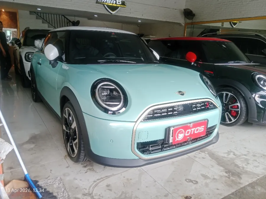 Foto Mobil Bekas Kanan Depan MINI Cooper 2.0 S tahun 2024