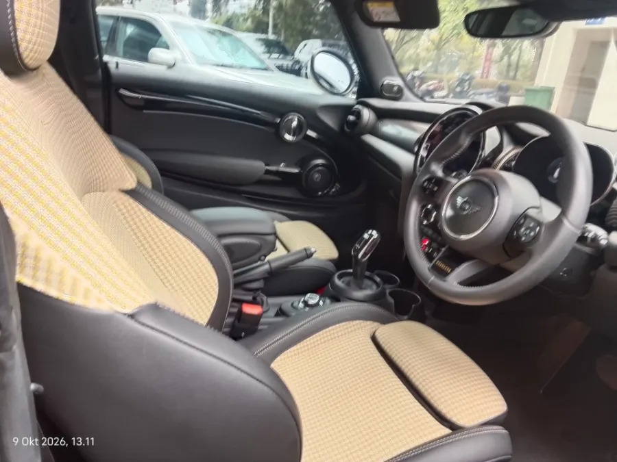 Foto Mobil Bekas Kabin Depan MINI Cooper S 2.0 tahun 2022