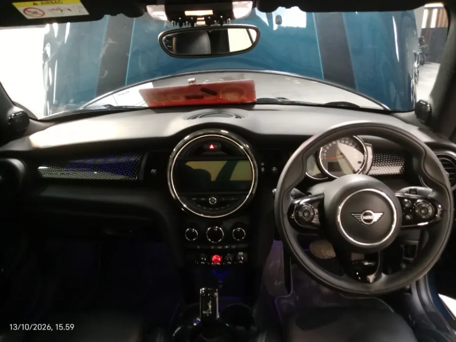 Foto Mobil Bekas Dashboard MINI Cooper S 2.0 Convertible tahun 2020