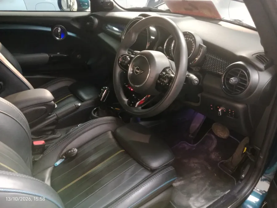Foto Mobil Bekas Kabin Depan MINI Cooper S 2.0 Convertible tahun 2020