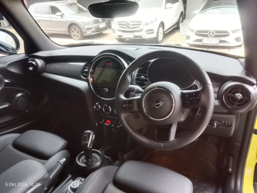 Foto Mobil Bekas Dashboard MINI Cooper S 2.0 Convertible tahun 2023
