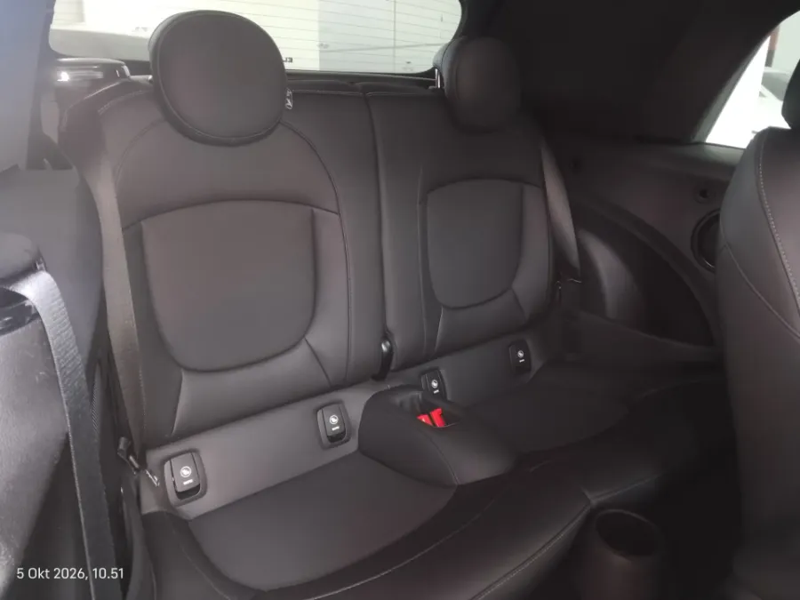Foto Mobil Bekas Kabin Belakang MINI Cooper S 2.0 Convertible tahun 2023