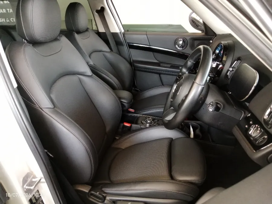 Foto Mobil Bekas Kabin Depan MINI Countryman 1.5 tahun 2021