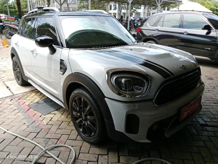 Foto Mobil Bekas Kanan Depan MINI Countryman 1.5 tahun 2021