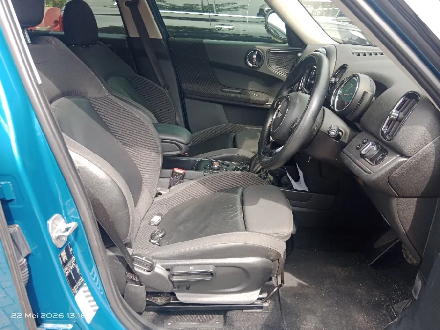 Foto Mobil Bekas Kabin Depan MINI Countryman 1.5 Cooper tahun 2017