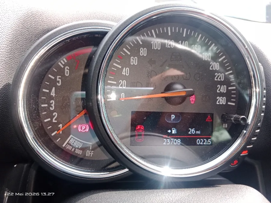 Foto Mobil Bekas Odometer MINI Countryman 1.5 Cooper tahun 2017