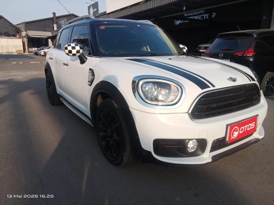 Foto Mobil Bekas Kanan Depan MINI Countryman 1.5 Cooper tahun 2018