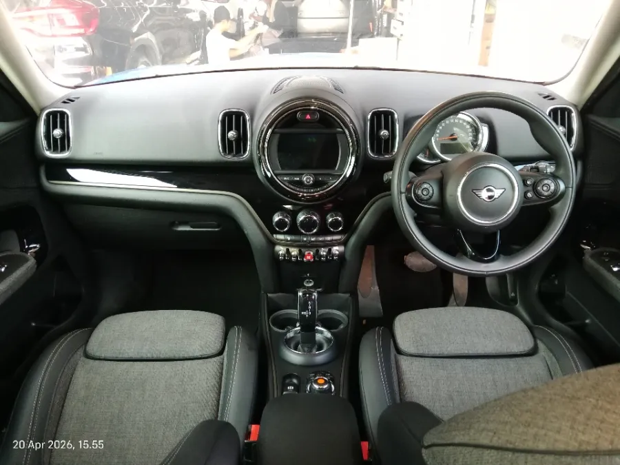 Foto Mobil Bekas Dashboard MINI Countryman 1.5 Cooper tahun 2020
