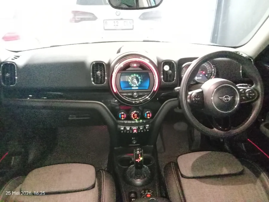 Foto Mobil Bekas Dashboard MINI Countryman 1.5 Cooper tahun 2020