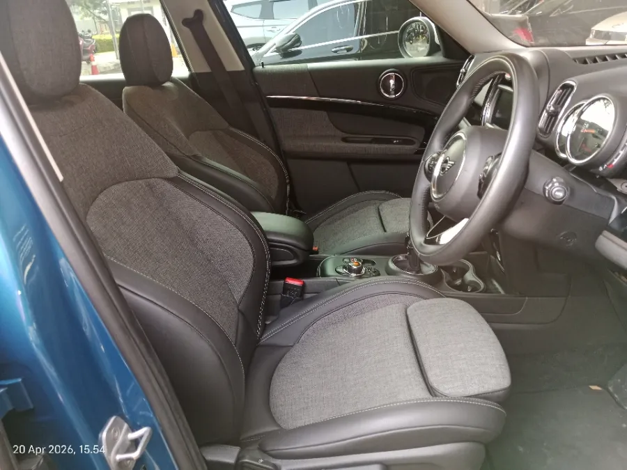 Foto Mobil Bekas Kabin Depan MINI Countryman 1.5 Cooper tahun 2020