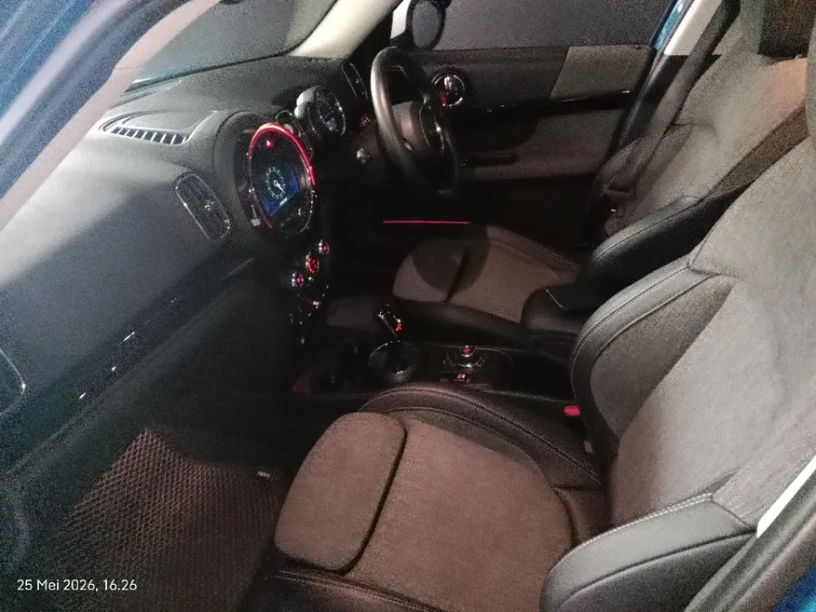 Foto Mobil Bekas Kabin Depan MINI Countryman 1.5 Cooper tahun 2020