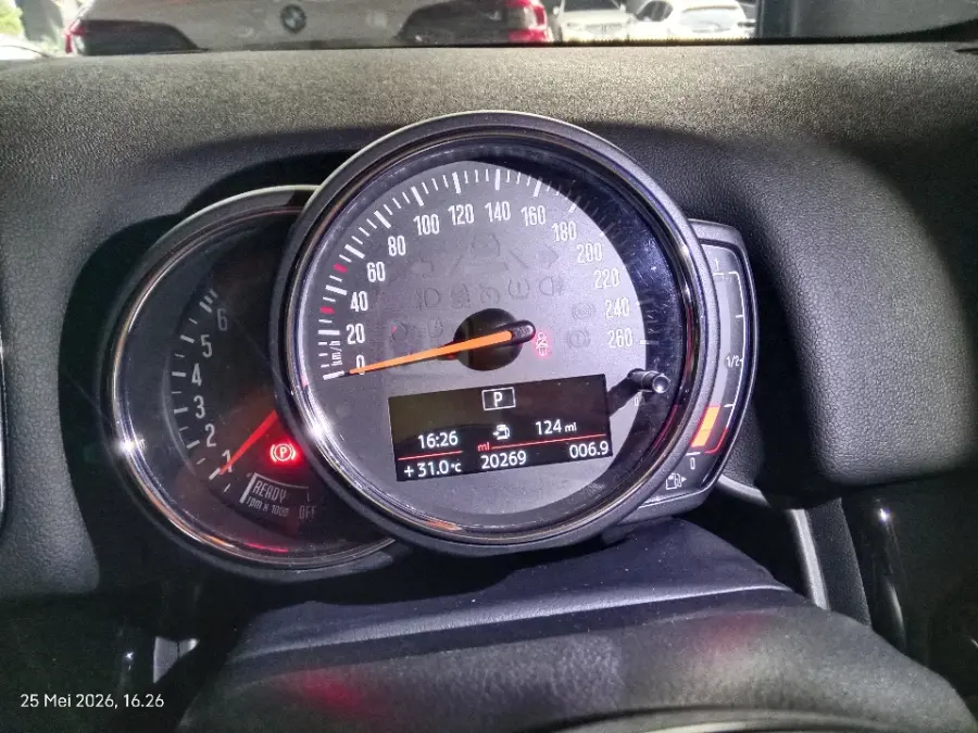 Foto Mobil Bekas Odometer MINI Countryman 1.5 Cooper tahun 2020