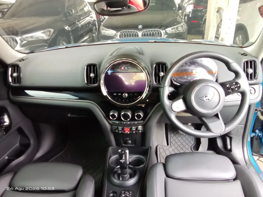 Foto Mobil Bekas Dashboard MINI Countryman 1.5 Cooper tahun 2021