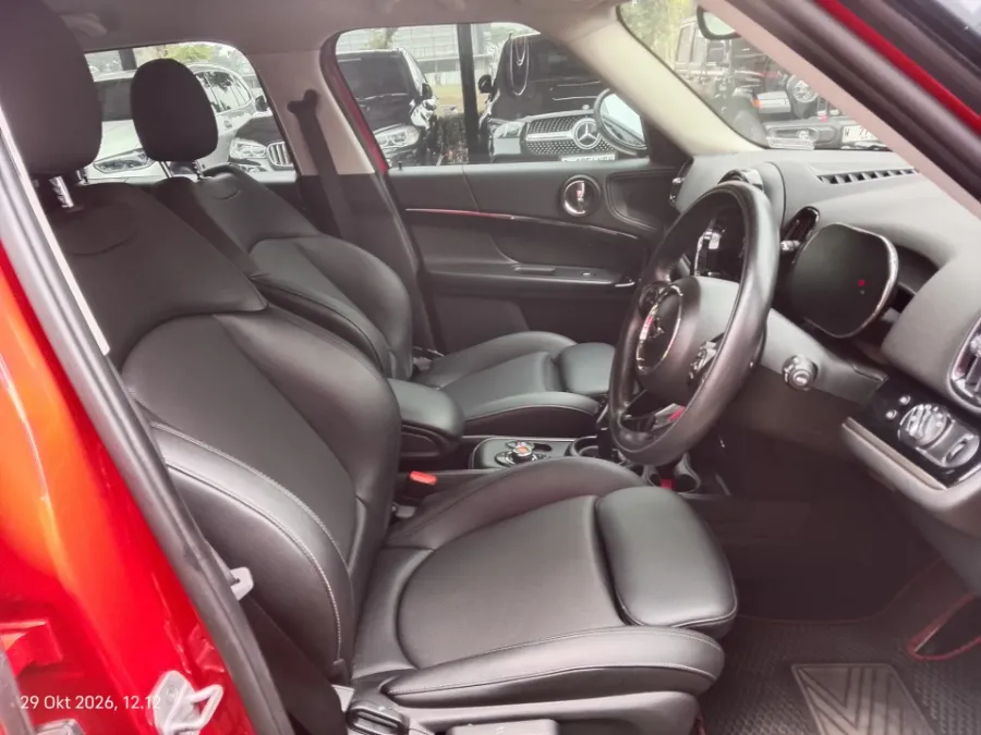 Foto Mobil Bekas Kabin Depan MINI Countryman 1.5 Cooper tahun 2021
