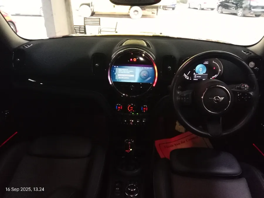 Foto Mobil Bekas Dashboard MINI Countryman 1.5 Cooper tahun 2022