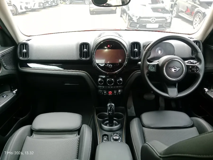 Foto Mobil Bekas Dashboard MINI Countryman 1.5 Cooper tahun 2022
