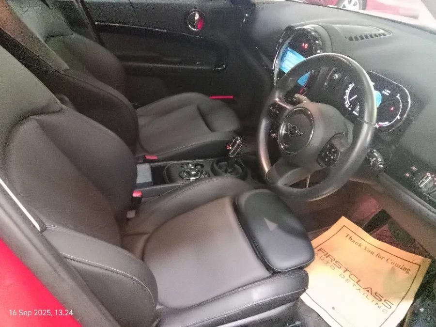 Foto Mobil Bekas Kabin Depan MINI Countryman 1.5 Cooper tahun 2022