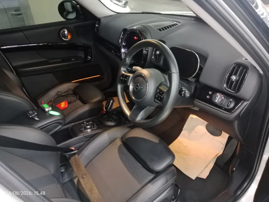 Foto Mobil Bekas Kabin Depan MINI Countryman 1.5 Cooper tahun 2022