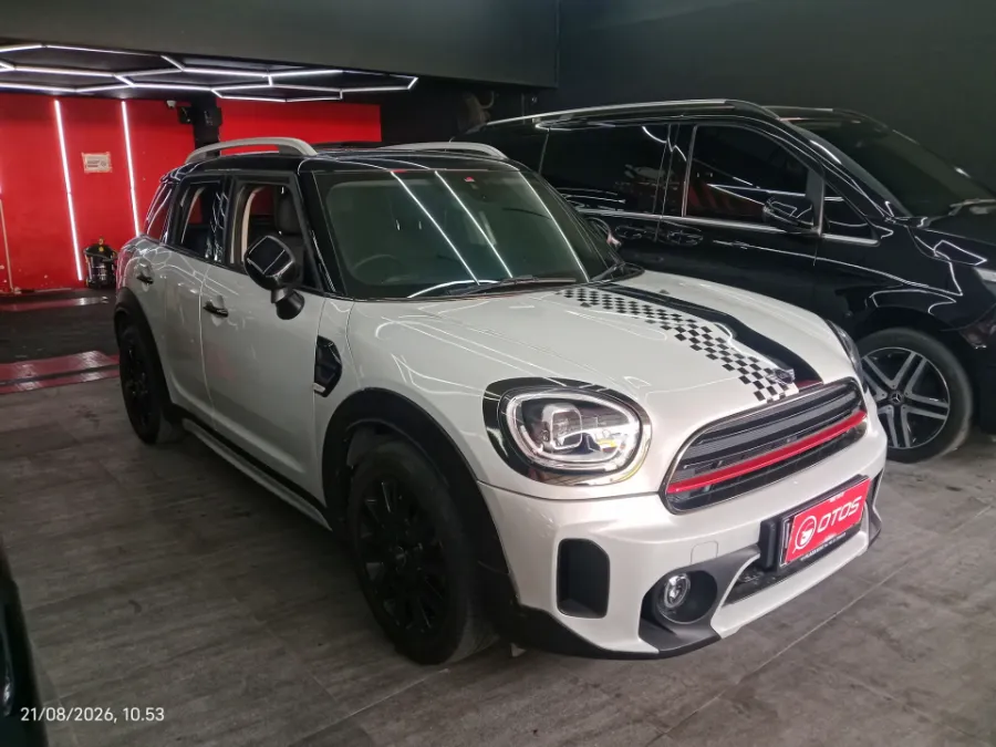 Foto Mobil Bekas Kanan Depan MINI Countryman 1.5 Cooper tahun 2022