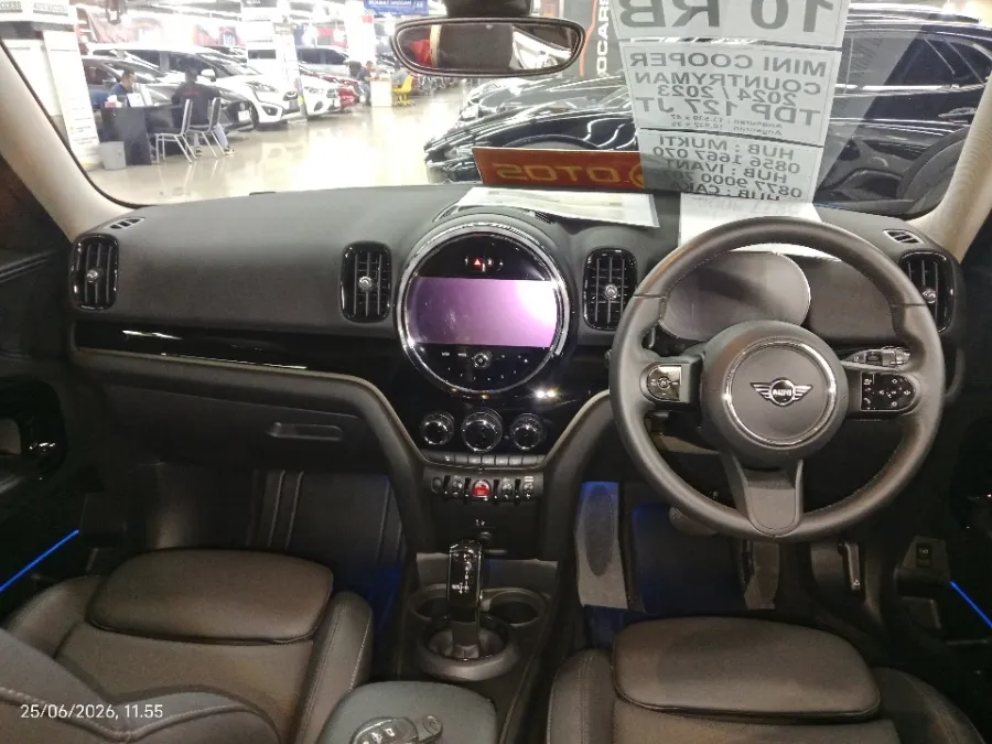 Foto Mobil Bekas Dashboard MINI Countryman 1.5 Cooper tahun 2023