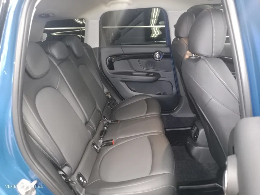 Foto Mobil Bekas Kabin Belakang MINI Countryman 1.5 Cooper tahun 2023