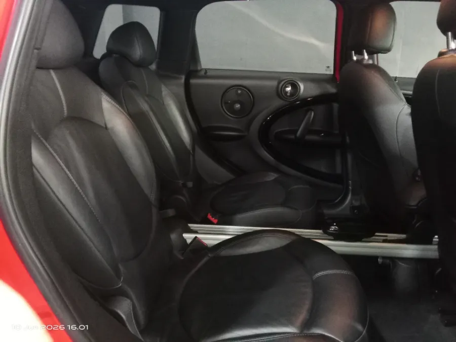 Foto Mobil Bekas Kabin Belakang MINI Countryman 1.6 Cooper tahun 2011