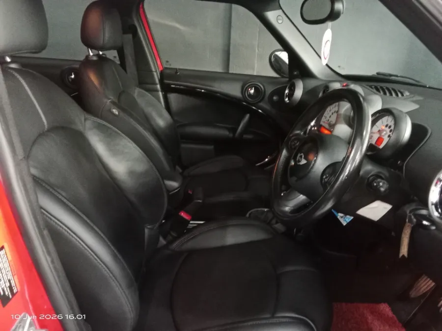 Foto Mobil Bekas Kabin Depan MINI Countryman 1.6 Cooper tahun 2011