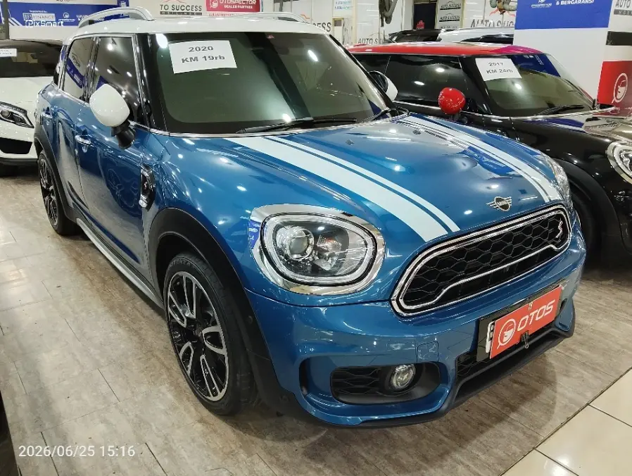 Foto Mobil Bekas Kanan Depan MINI Countryman 2.0 tahun 2020