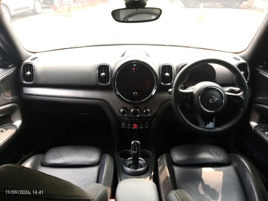 Foto Mobil Bekas Dashboard MINI Countryman 2.0 tahun 2021
